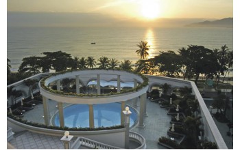 Sunrise Nha Trang Beach Hotel & Spa ( 5 sao)
